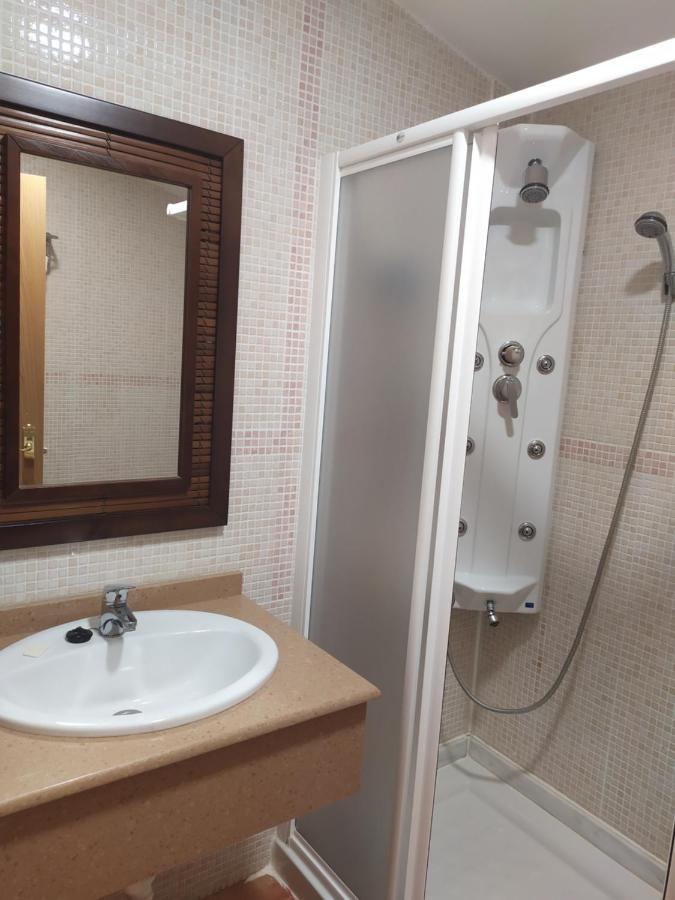 Hostal Restaurante Bustos Villarrubio Kültér fotó