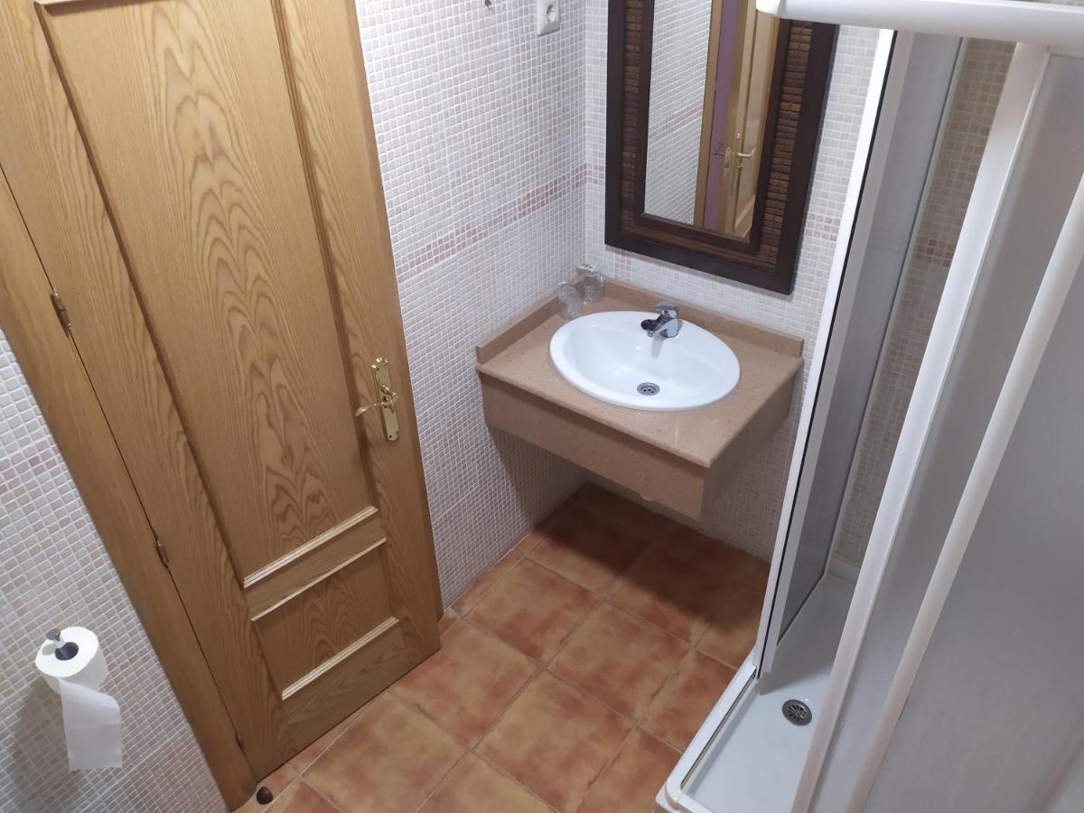 Hostal Restaurante Bustos Villarrubio Kültér fotó