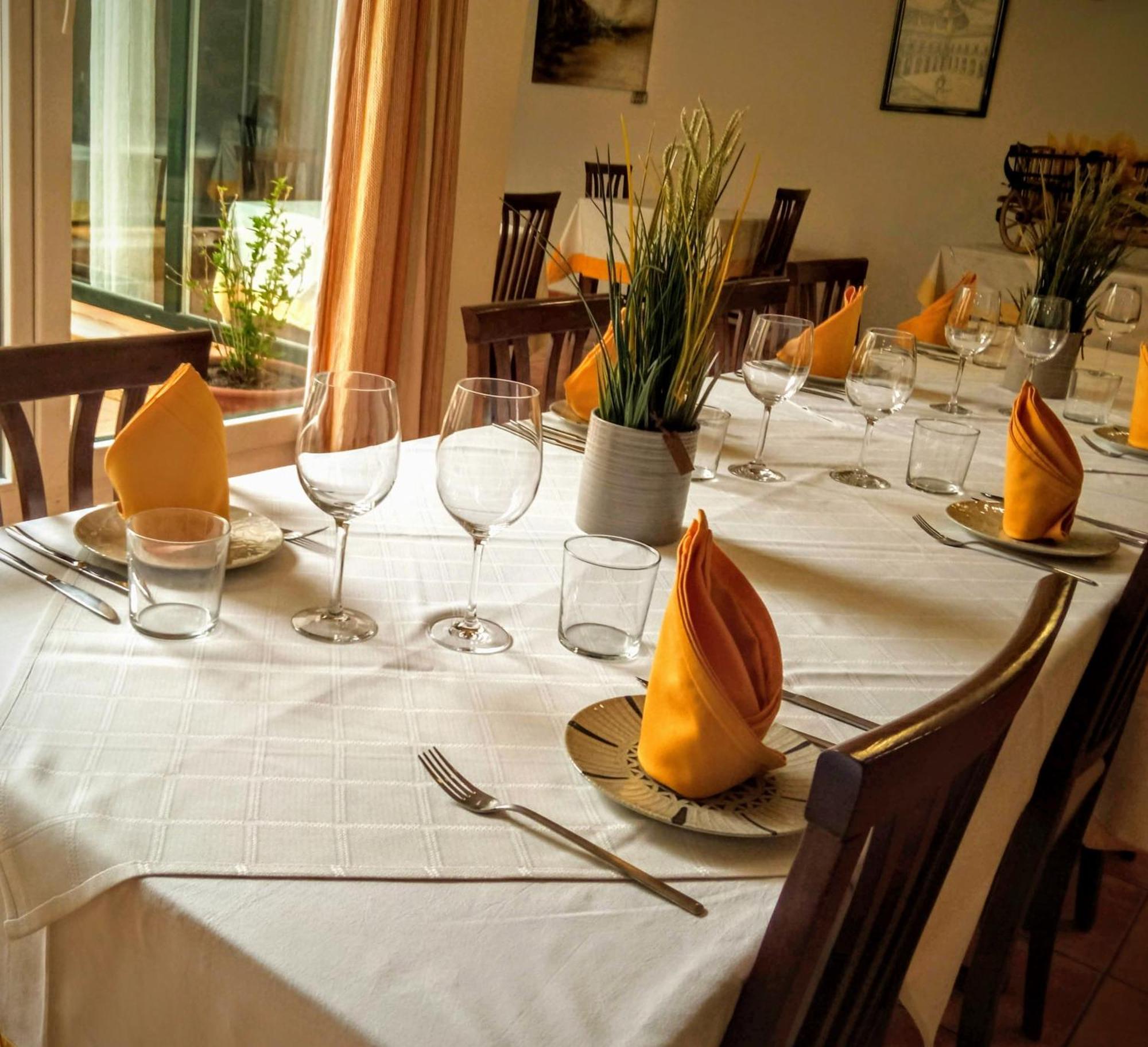 Hostal Restaurante Bustos Villarrubio Kültér fotó