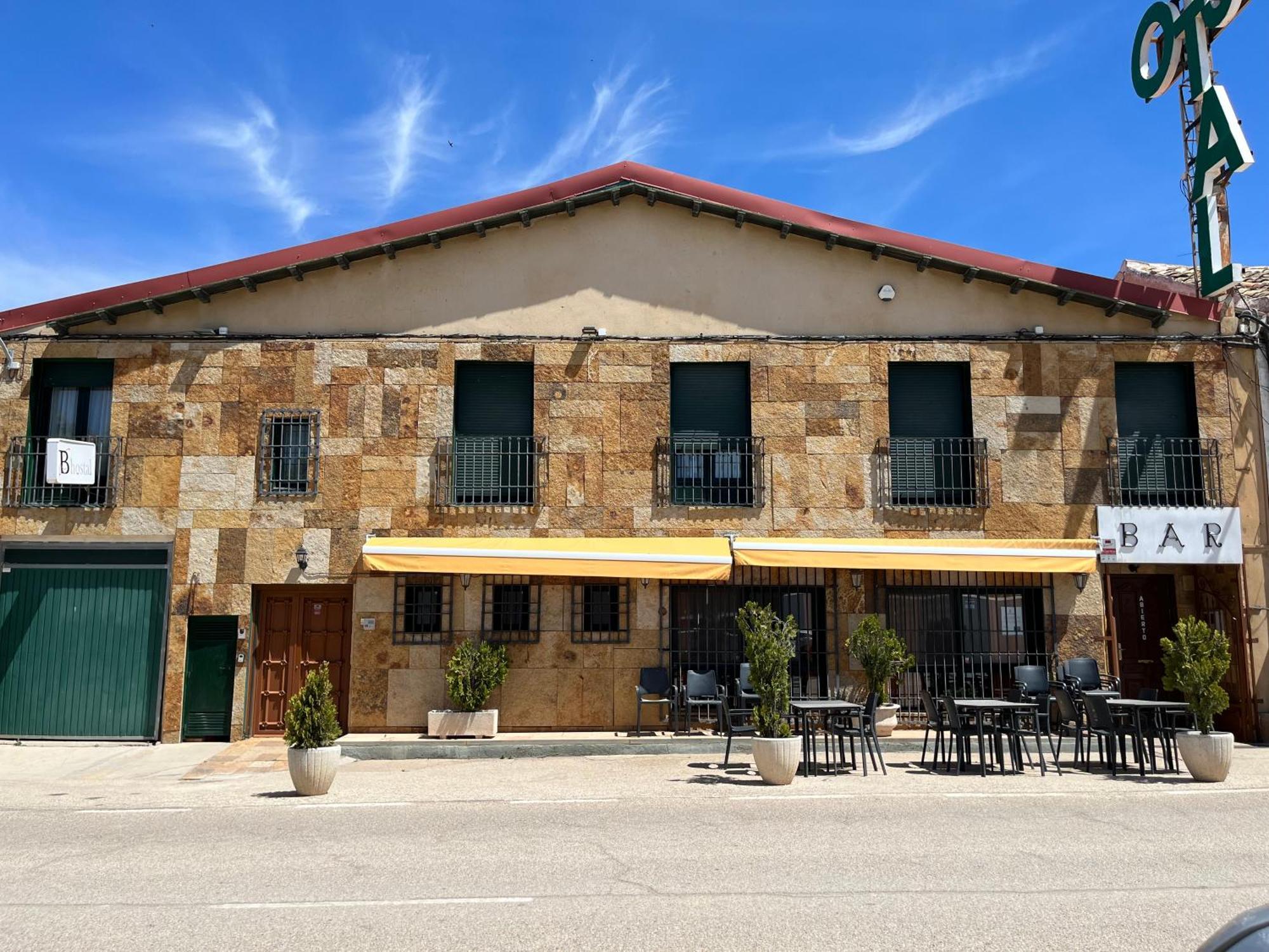 Hostal Restaurante Bustos Villarrubio Kültér fotó