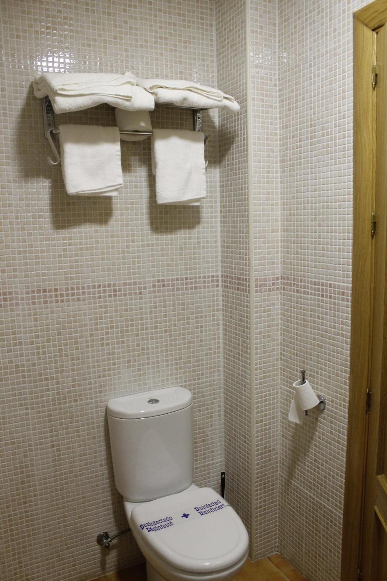 Hostal Restaurante Bustos Villarrubio Kültér fotó